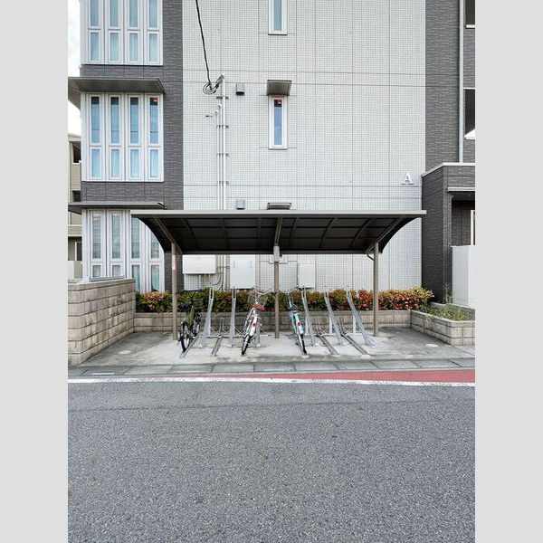 現地周辺 (駐輪場)