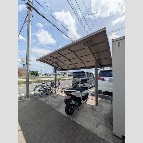 現地周辺 (駐輪場)