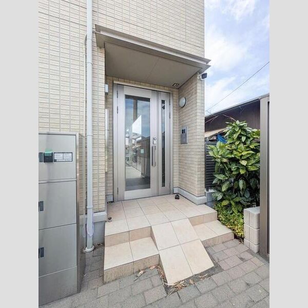 エントランス (エントランス)