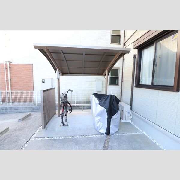 現地周辺 (駐輪場)