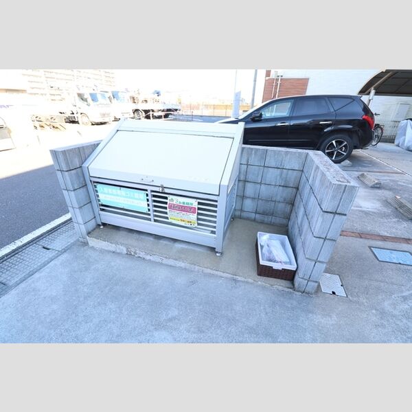 現地周辺 (ゴミ置き場)