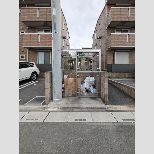 現地周辺 (ゴミ置き場)
