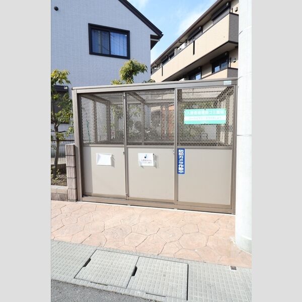 現地周辺 (ゴミ置き場)