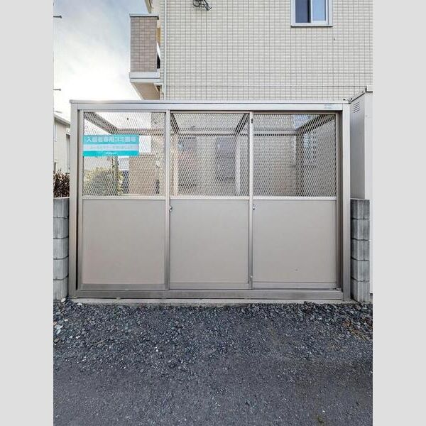 現地周辺 (ゴミ置き場)