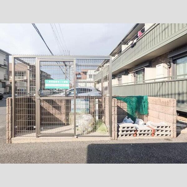 現地周辺 (ゴミ置き場)