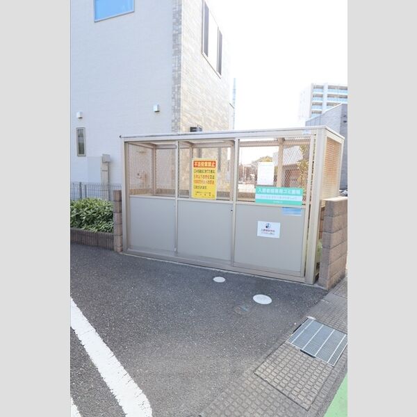 現地周辺 (ゴミ置き場)