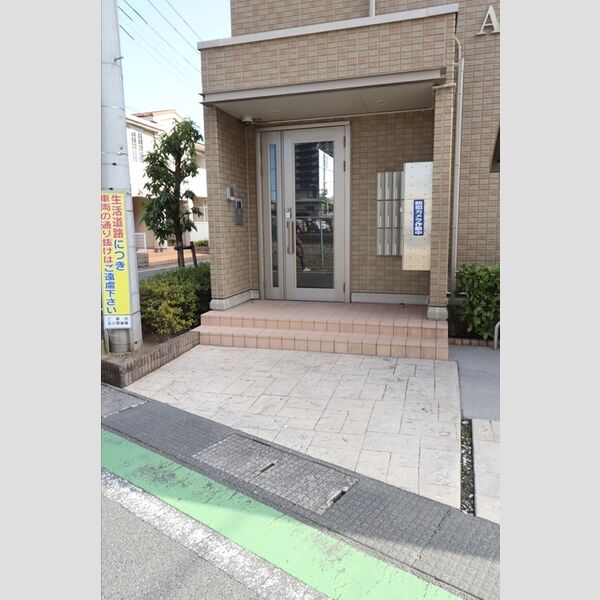 エントランス (エントランス)
