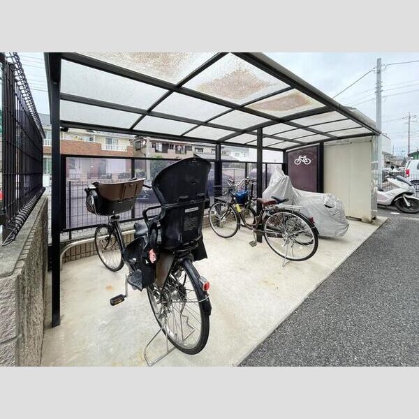 現地周辺 (駐輪場)
