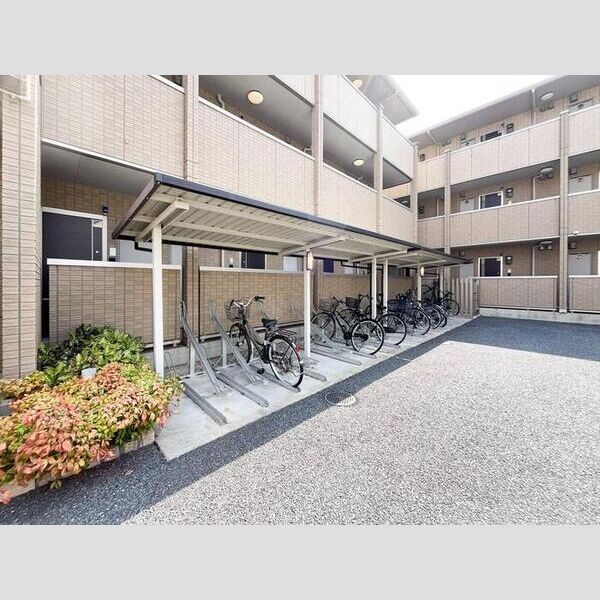 現地周辺 (駐輪場)