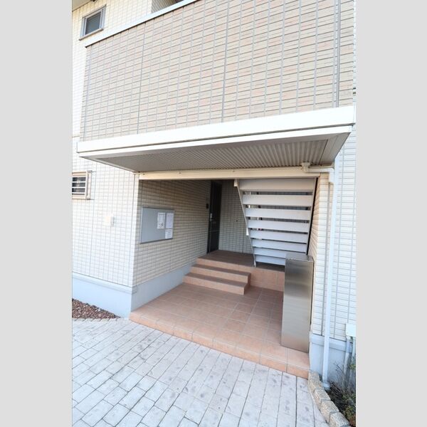 エントランス (エントランス)