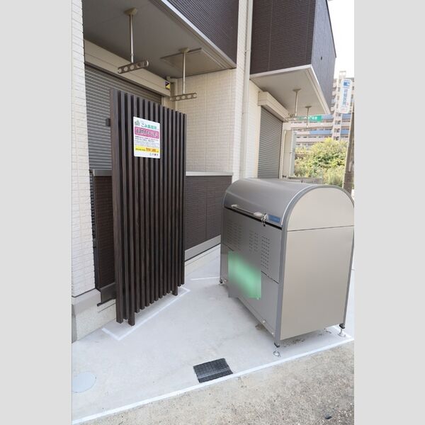現地周辺 (ごみ置き場)