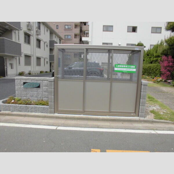 現地周辺 (ゴミ置き場)