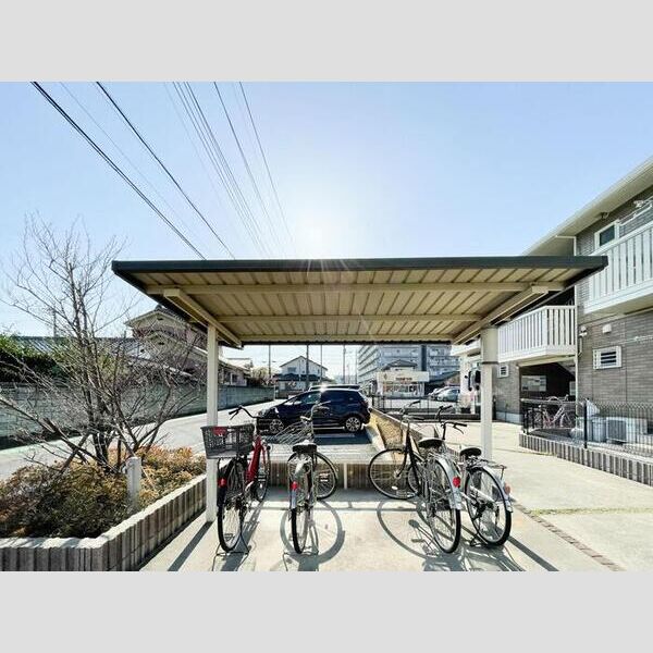 現地周辺 (駐輪場)