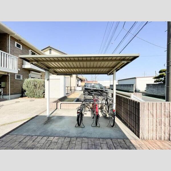 現地周辺 (駐輪場)