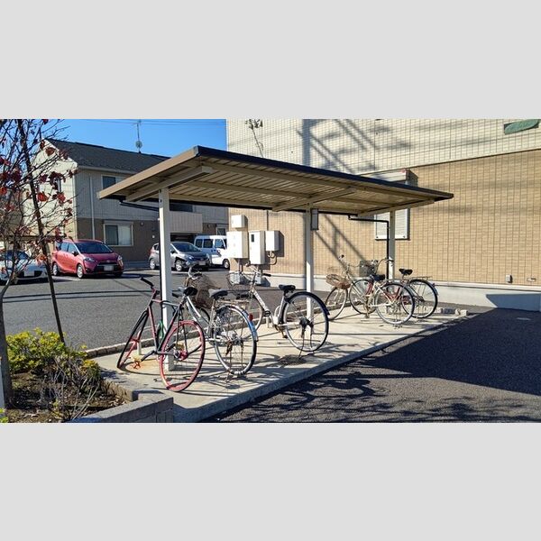 現地周辺 (駐輪場)