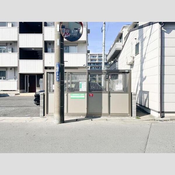 現地周辺 (ゴミ置き場)
