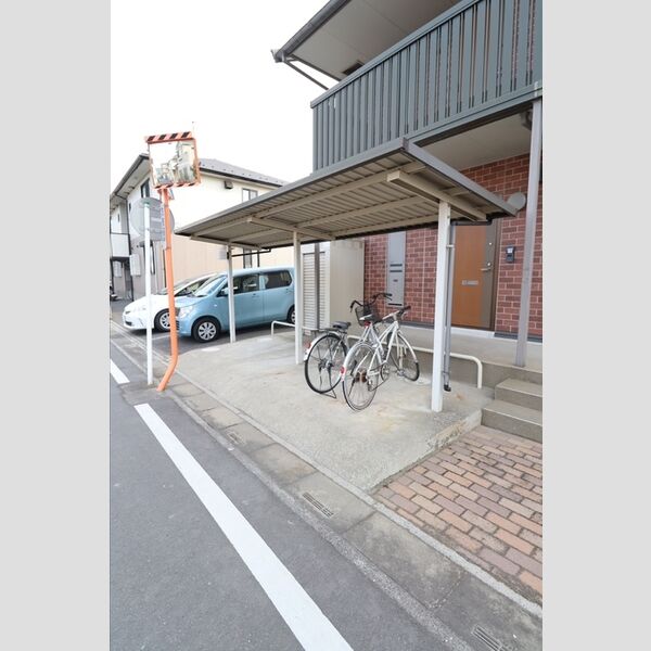 現地周辺 (駐輪場)