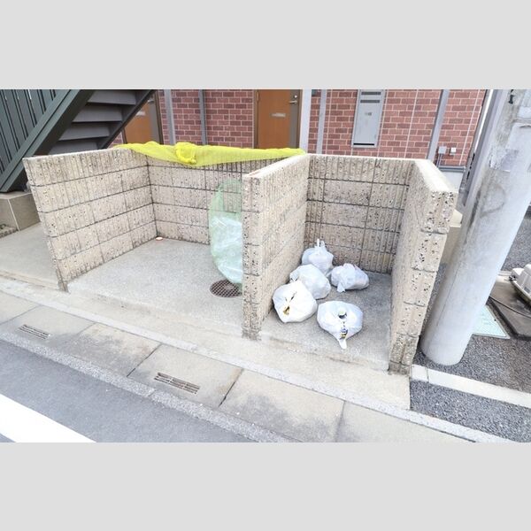 現地周辺 (ゴミ置き場)