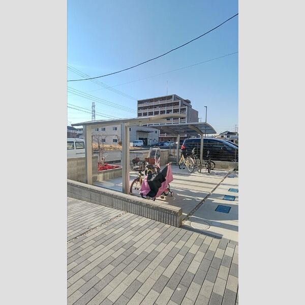 現地周辺 (駐輪場)