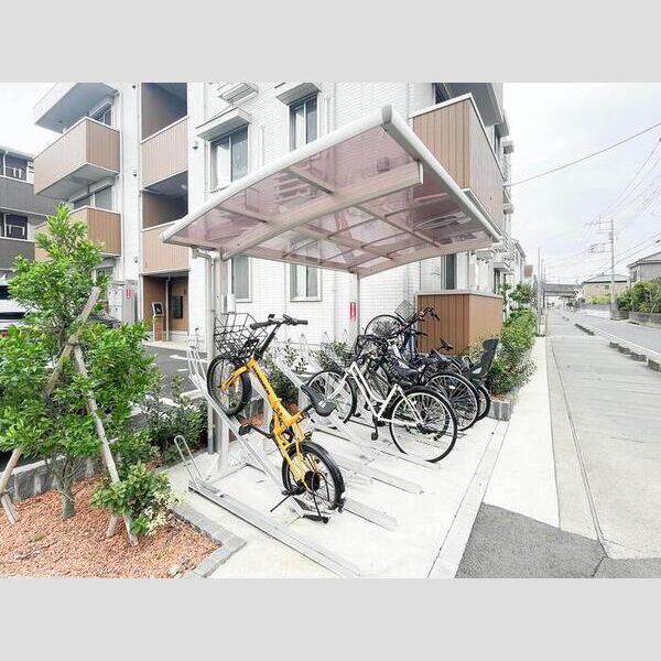 現地周辺 (駐輪場)