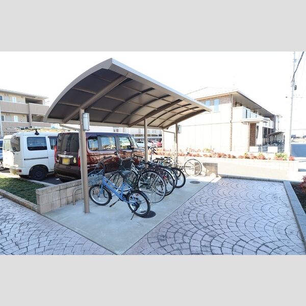 現地周辺 (駐輪場)