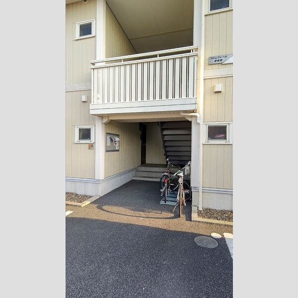 エントランス (入口)