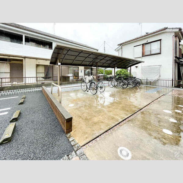 現地周辺 (駐輪場)