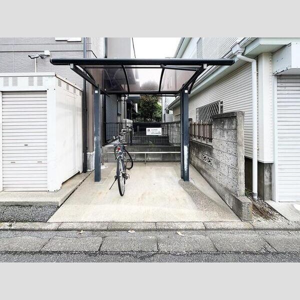 現地周辺 (駐輪場)