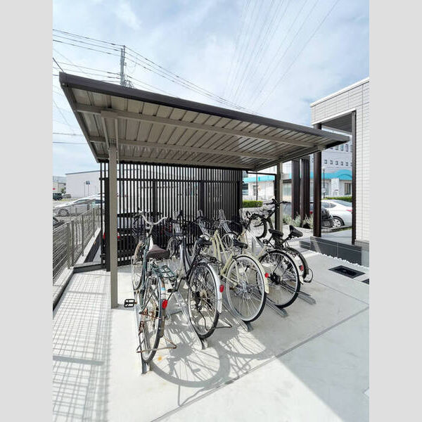 現地周辺 (駐輪場)