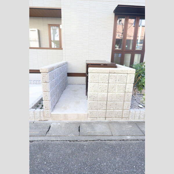 現地周辺 (ゴミ置き場)