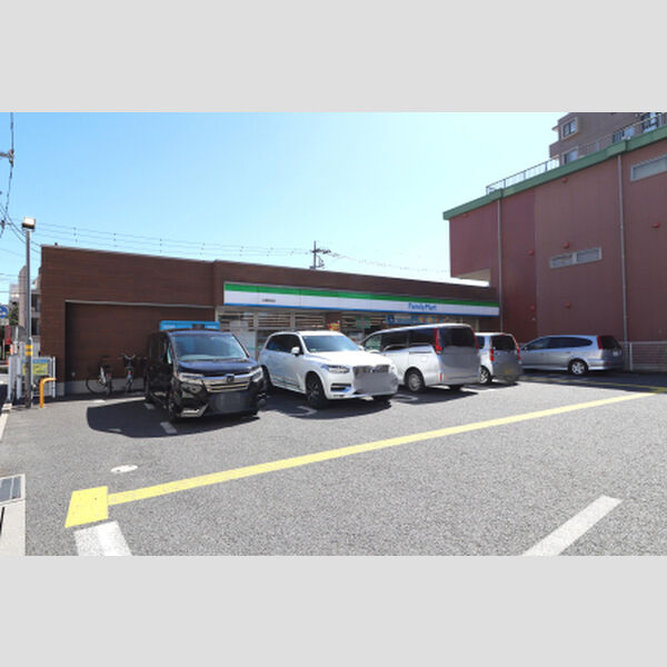 現地周辺 (ファミリーマート三郷駅南店(218m))