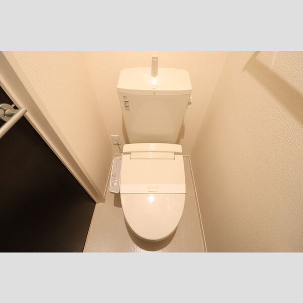 トイレ (温水洗浄暖房便座)