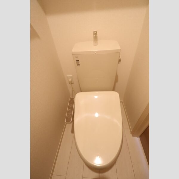 トイレ (温水洗浄暖房便座)