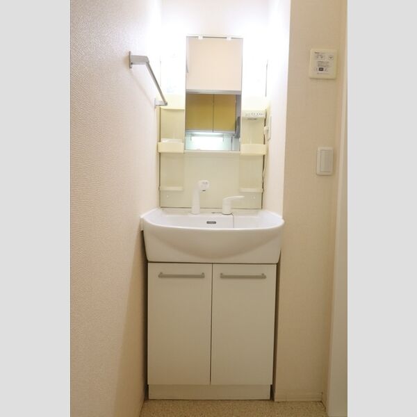 洗面所 (洗髪洗面化粧台)