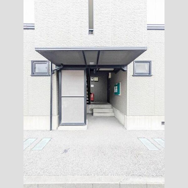 エントランス (Ⅱ棟出入口)