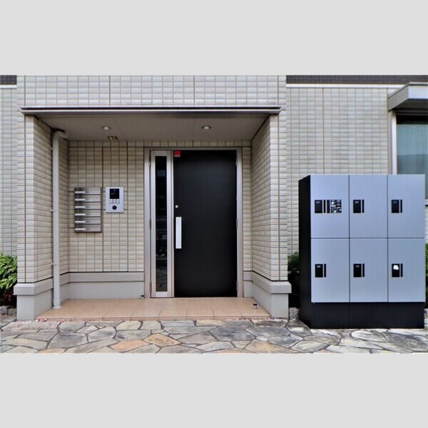 エントランス (出入口)