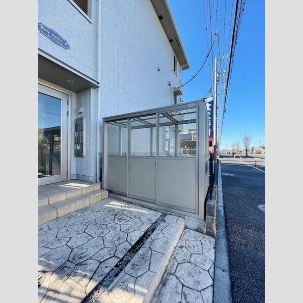 現地周辺 (ごみ置き場)