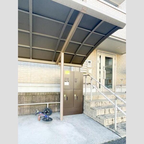 現地周辺 (A棟宅配ボックス)