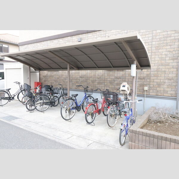 現地周辺 (駐輪場)