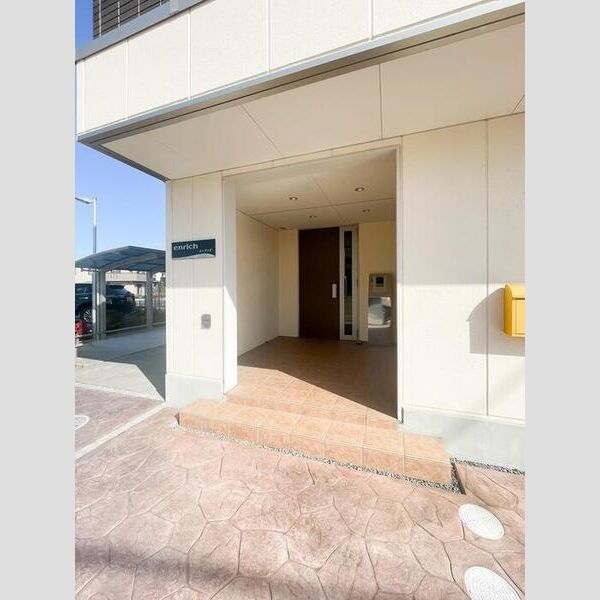 エントランス (出入口)