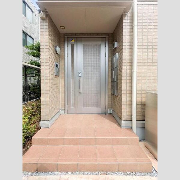 エントランス (出入口)