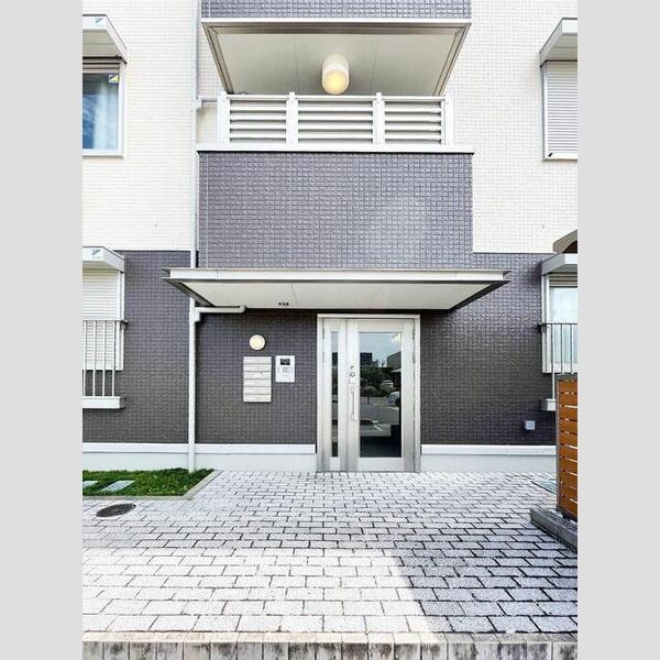 エントランス (出入口)