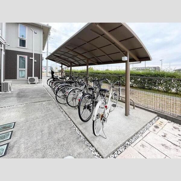 現地周辺 (駐輪場)