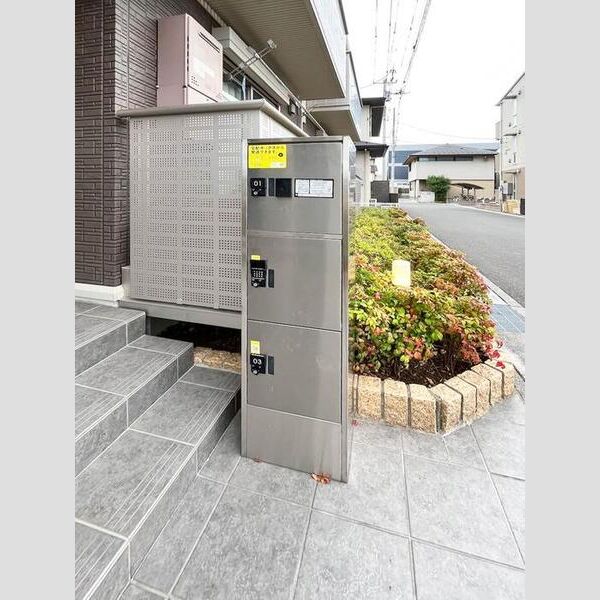 エントランス (宅配ボックス)