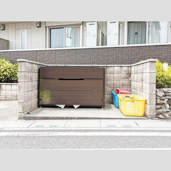 現地周辺 (ゴミステーション)