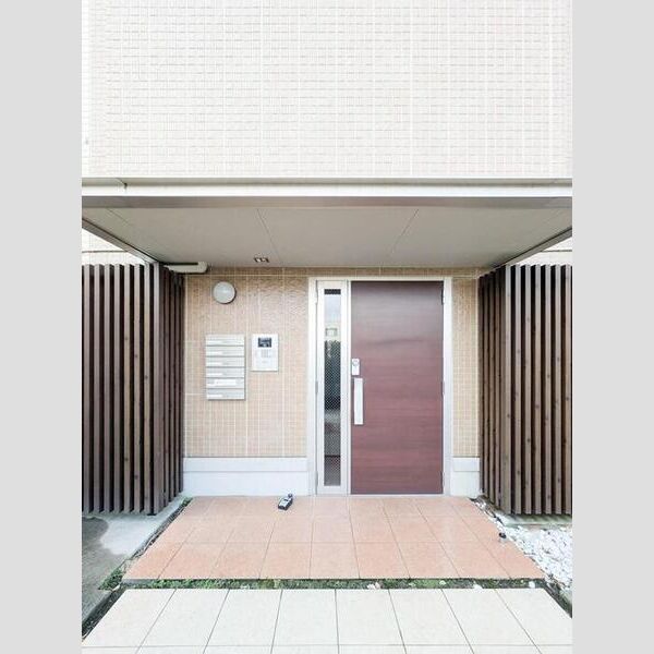 エントランス (出入口)