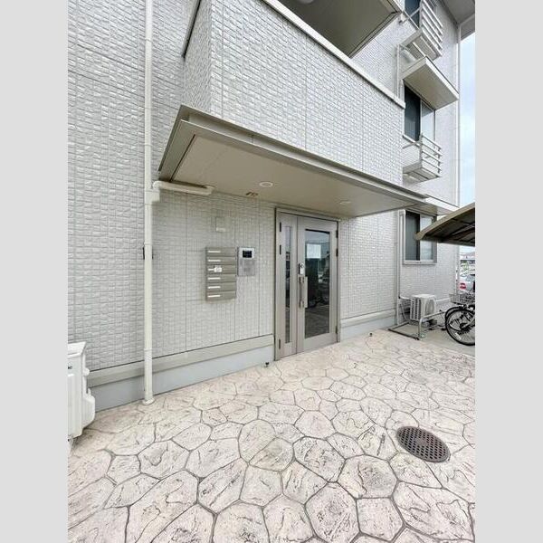 エントランス (出入口)