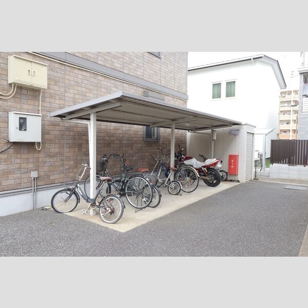 現地周辺 (駐輪場)