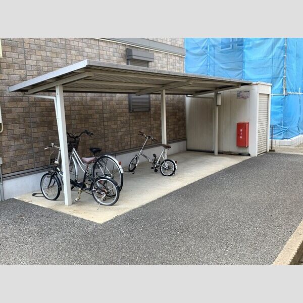 現地周辺 (駐輪場)