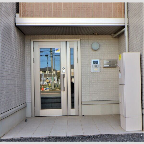 エントランス (出入口)